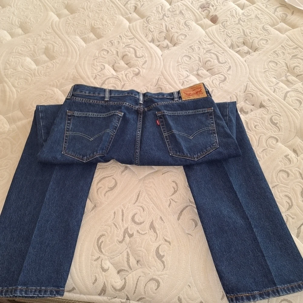 Levi's 505 men's denim jeans in a size 38x32. Like new condition. Blue jeans.
